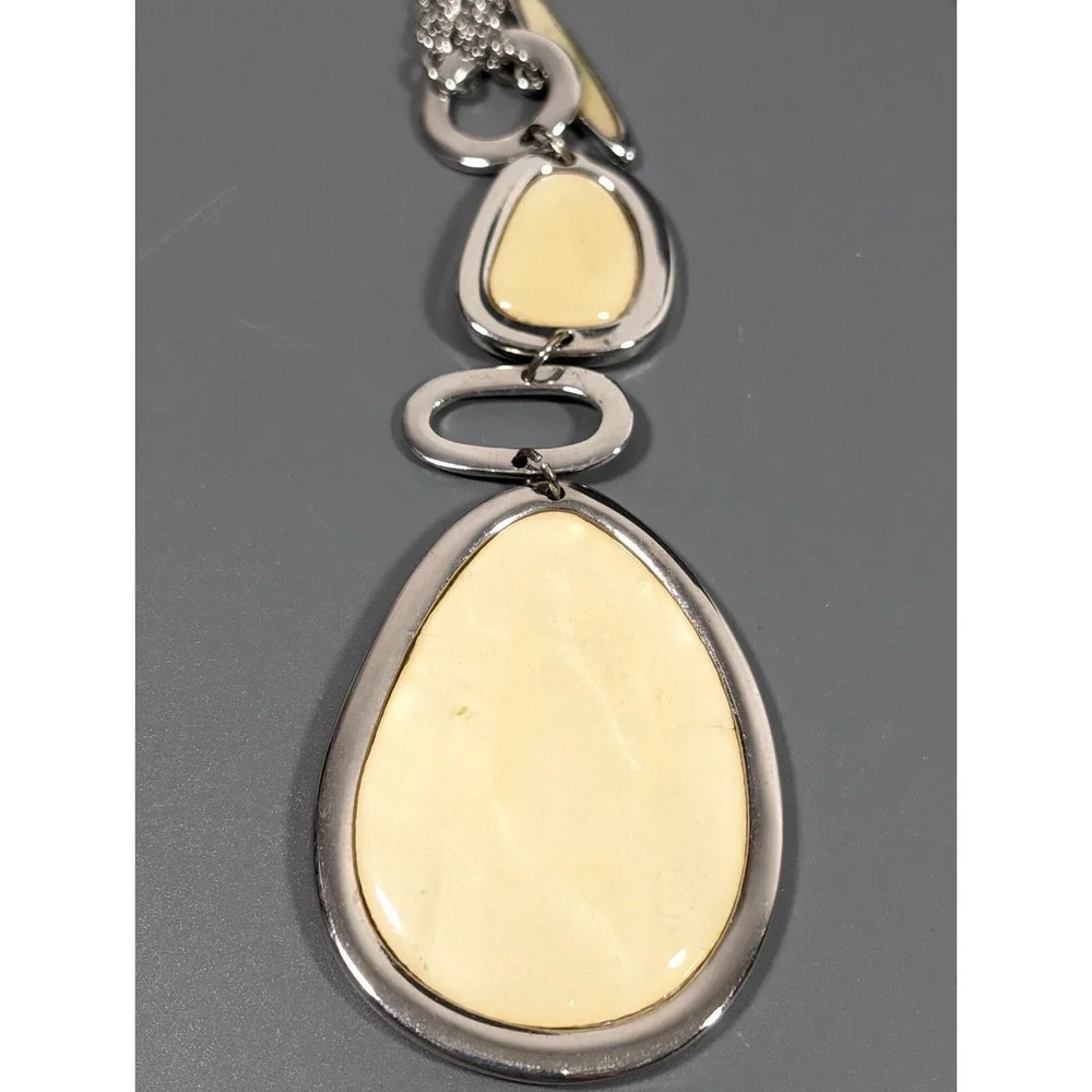 Lia Sophia Yellow Acrylic Shell Inlay Oval Pendant‎ Toggle Chain Necklace Boho